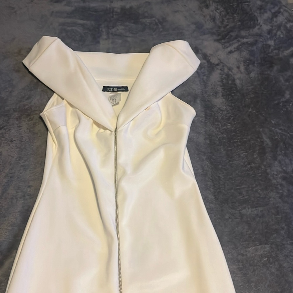Off the shoulders, midi dress